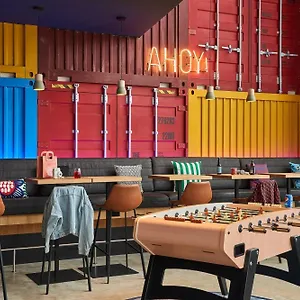https://moxy-southampton.tophotelsbath.com